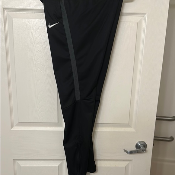 Nike Pants Black Tapered Leg Womens Track pockets/drawstring Run Walk Lounge MT - Picture 6 of 7